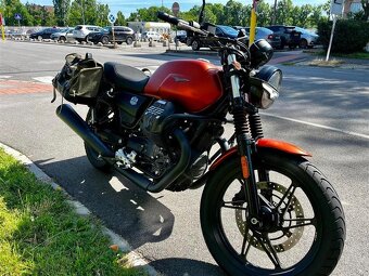 Moto Guzzi V7 Stone - 8