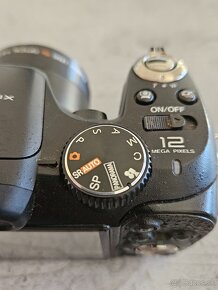 Fujifilm FinePix S1600 - 8