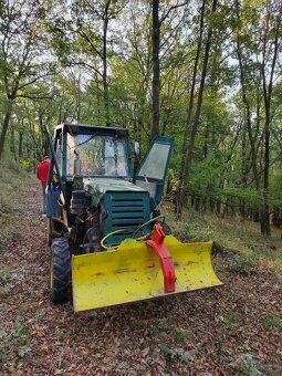 Predám traktor 4x4 - 8