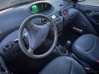 Toyota Yaris 1.0 benzín - 8