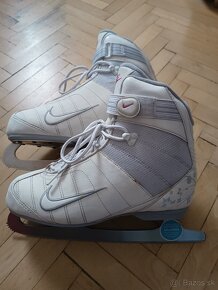 velkost 41,5 - damske ladove korcule NIKE (vnutro 26,5 cm) - 8