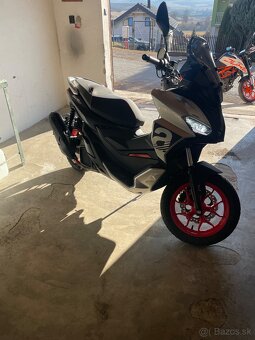 Aprilia sr gt 125 - 8