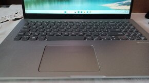 Asus VivoBook - 8