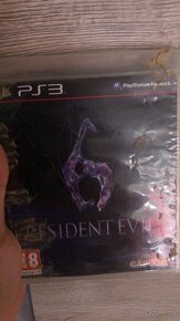 Predám Playstation 3 8hier 3joysticky cena 60€ - 8