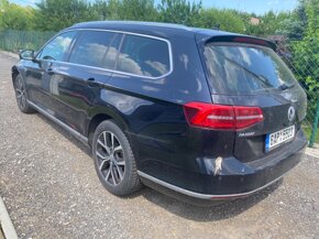 VW Passat 2.0 TDi 140 kW kup ČR 11/2017 Highline / 88tis.KM - 8