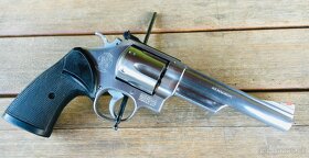 Revolver Smith & Wesson .44 Magnum - 8