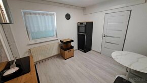 veľký nadštandardný 1,5-izbový apartmán - Martin - centrum - 8