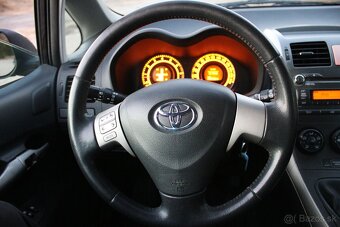 TOYOTA AURIS BENZÍN 1,6i VALVEMATIC - 8