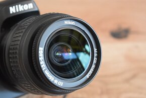 Nikon d5100 s otočnym displejom - objektiv 18 - 55 AF - 8