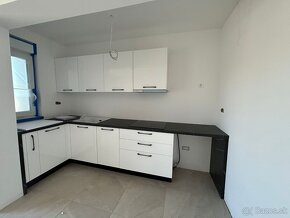 Trojizbové apartmány s výhľadom na more na ostrove Hvar - 8