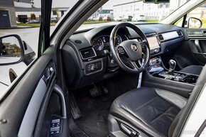 VW Touareg 3.0 V6 TDI (el. ťažné, navigácia, koža, el.kufor) - 8