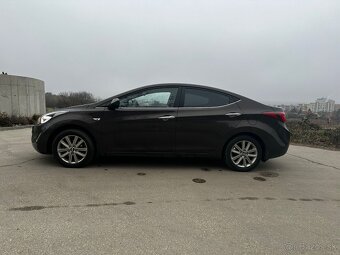 Hyundai Elantra - 8