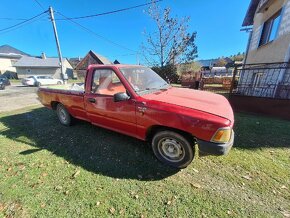 Toyota Hilux 2.4d - 8