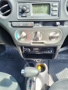 Toyota yaris 1.3 automat 2004 - 8