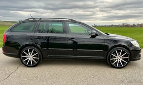 Škoda Octavia Combi RS II DSG+F1 Black Edition - 8