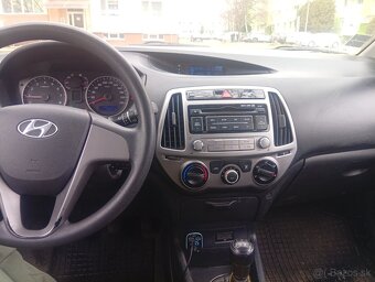 HYUNDAI i20 - 8