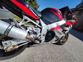 Suzuki GSX-R 1000 K1 - 8