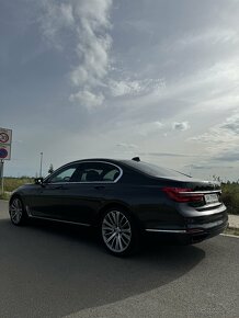 BMW rad 7 730d A/T - 8