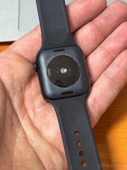 Apple Watch SE 2 40mm GPS MIDNIGHT - rok záruka - 8