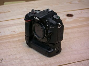 Nikon D7100 + battery grip Meike - 8