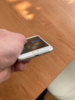 Predám Iphone 8 v stave nového mobilu. 64GB - 8