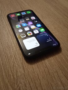 iPhone XR / 128GB čierny prasknutá zadná strana - 8