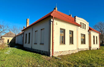 Na predaj rekonštruovaná historická vila na pozemku 6654 m2 - 8