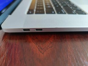 MacBook Pro 16" Core i9 16GB RAM 1TB Radeon Pro 5500M 4GB - 8