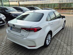 TOYOTA COROLLA SEDAN 1,8 HYBRID automat 17400,- - 8