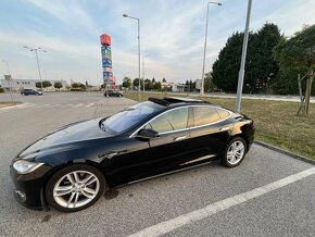 Tesla S - 8