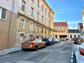 Na prenájom garážové miesto, Beskydská ulica, Bratislava, St - 8