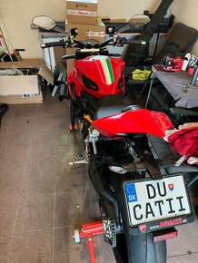 Ducati Streetfigter V2 - 8