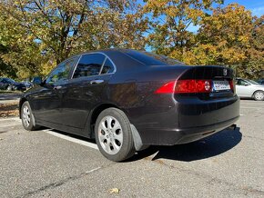 Honda Accord 2.0i - 8