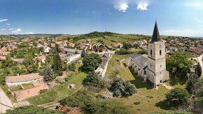 Budova na výrobu a skladovanie vína vo vinohradníckej oblast - 8