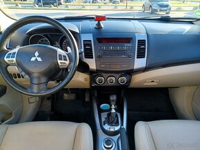 MITSUBISHI OUTLANDER XL 7 miest. - 8