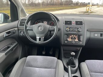 Volkswagen Touran 2.0 TDI highline r.v 2011 navi xenon - 8