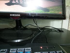 Samsung LT24A550 - 8