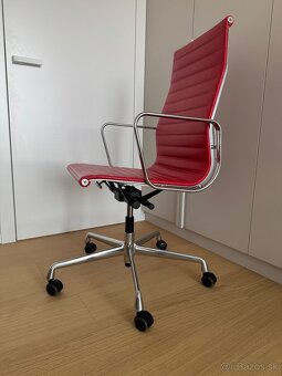 Kancelarska stolicka Vitra Aluminium EA 119 - cervena - 8