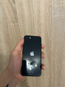 Predám iPhone SE 2020 64GB - 8