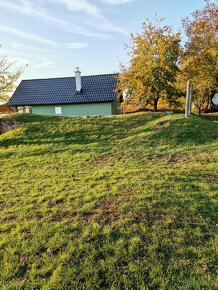 Pozemok na stavbu chaty v Podlužanoch, pivnica,veľký trávnik - 8