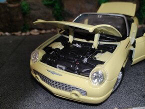 prodám model 1:18 ford thunderbird Cabrio 2000 - 8