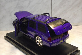 1:18 Dodge Durango - 8