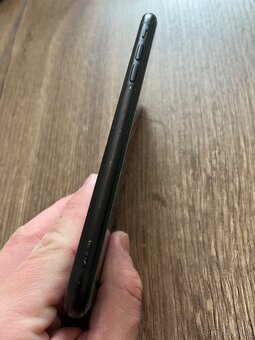 Predám iPhone xr 64gb - 8