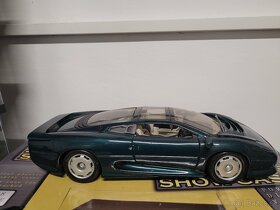 Model 1:18 Jaguar XJ220 - 8