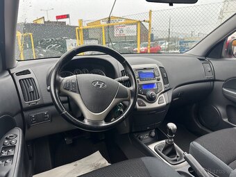 Hyundai i30 CW 1.6 CRDi VGT Premium, Len 128tis. KM-SK Pôvod - 8