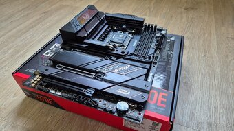 ASUS ROG STRIX X670E-E GAMING WIFI (V ZÁRUKE) - 8