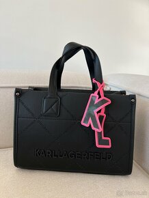 Karl Lagerfeld čierna kabelka s neon ozdobenim - 8