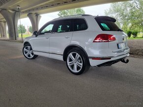 Volkswagen Touareg 4.2 TDi R-LINE 2015 - 8