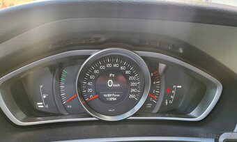 Volvo V40 D4 AT 5 valec - 8