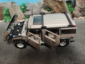 prodám model 1:18 HUMMER H2 - 8